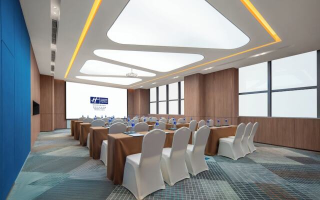 Holiday Inn Express Nanjing Jiangbei Wonhall Mall by IHG