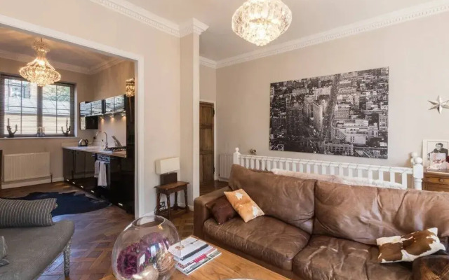 Stylish 1-bed With a Roof Terrace