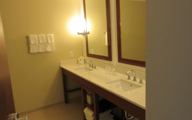 Comfort Suites