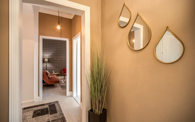 AwesHome White Mirror Apartment&Terrace