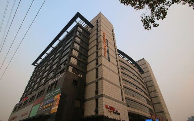 Motel 168 (Shanghai Hongqiao Hub, Qixin Road Metro Station)