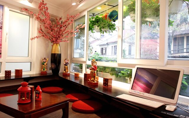 Tomodachi House