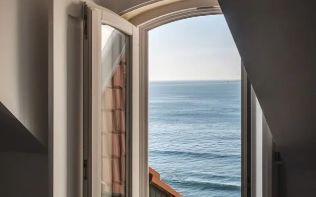 Seaview Castle by Cadenzalux
