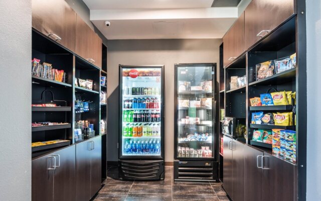 Holiday Inn & Suites Silicon Valley - Milpitas by IHG