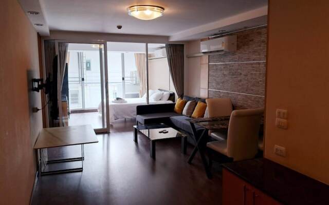 6D - 3 Bedroom Downtown Apartment With Shared Pool