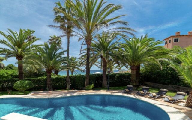 Villa located in first line from the beach on the isle of Mallorque