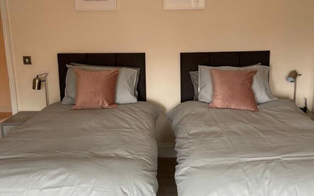 Central Location - 2 Bedroom Apartment