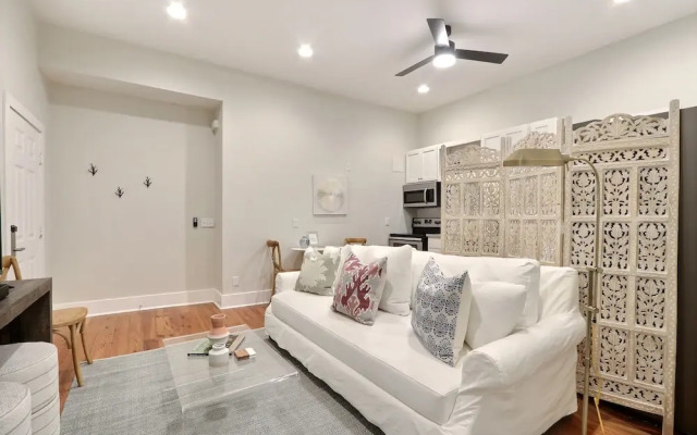 Gallery Stays - Parkside Suite