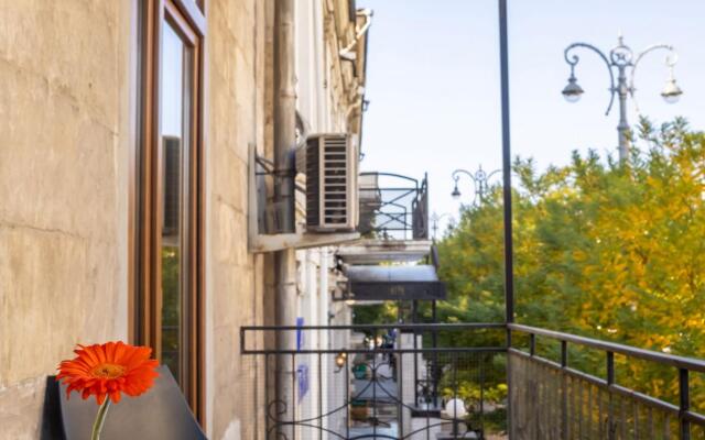 Апартаменты Счастье жить в центре Севастополя на ул. Большая Морская, д.32