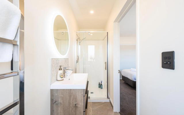 37 Galaxy A – Bathroom – Lake Tekapo