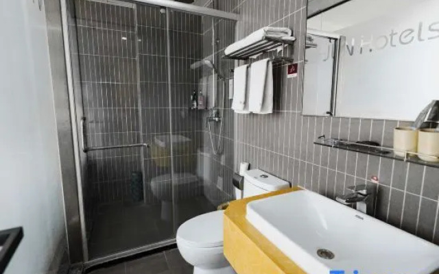 Junyi Chain Hotel – Bathroom – Jinan