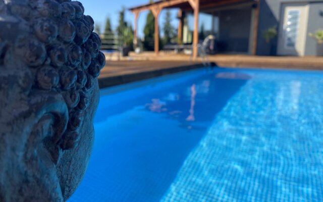 Stunning 2-bed Pool Villa in Skepasti