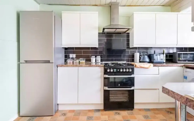 Luton Airport Guest House