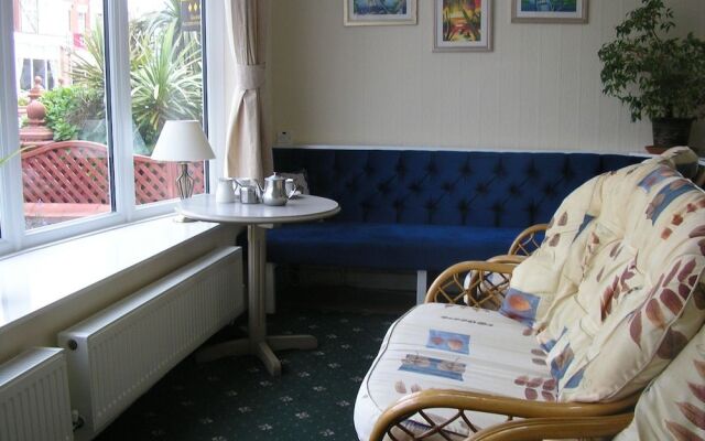 Hartshead Hotel
