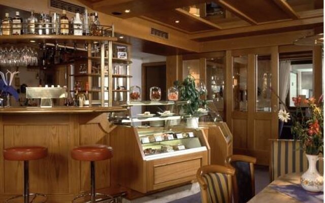 Hotel Garni Lisa - Cafe Annemarie