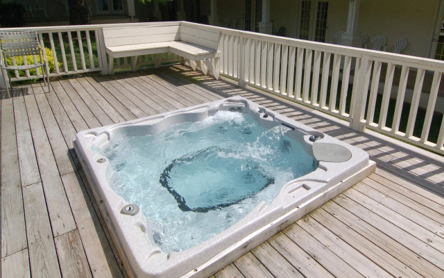 Rodeway Inn & Suites Cherokee On the River