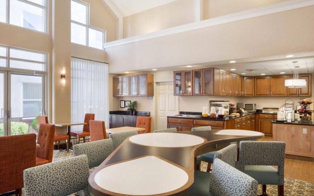 Homewood Suites by Hilton Toledo-Maumee