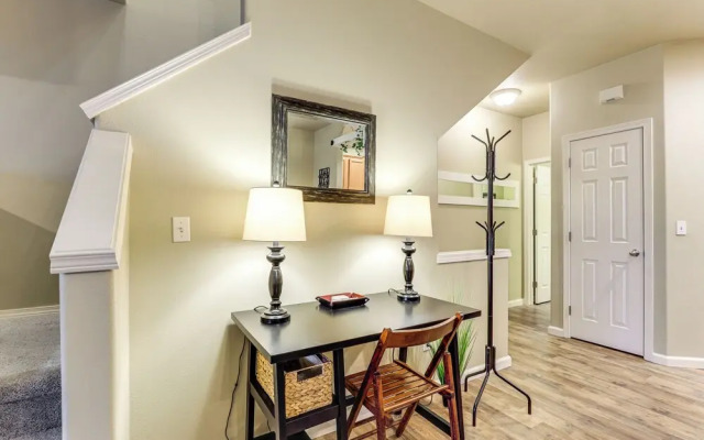 Walk to Mcmenamins Edgefield: Inviting Townhome!