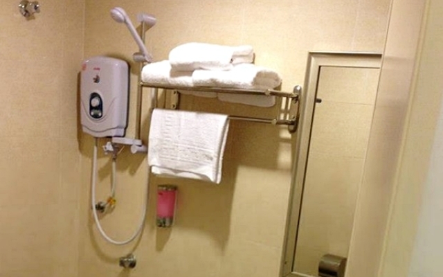 OYO 653 Green World Hotel