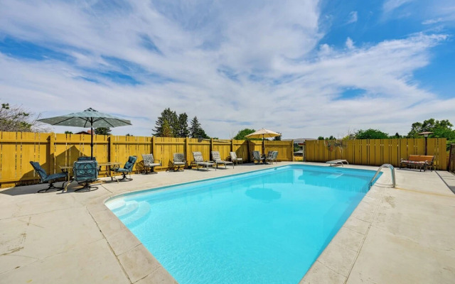 Family-friendly Yakima Escape w/ Yard & Pool!