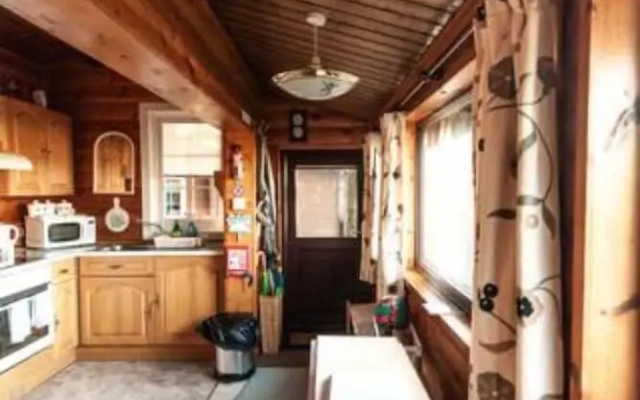 Two Bed Log Cabin in the Mountains