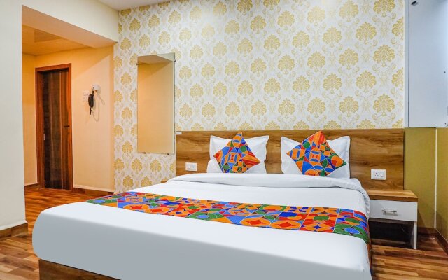 Fabhotel Tan Square