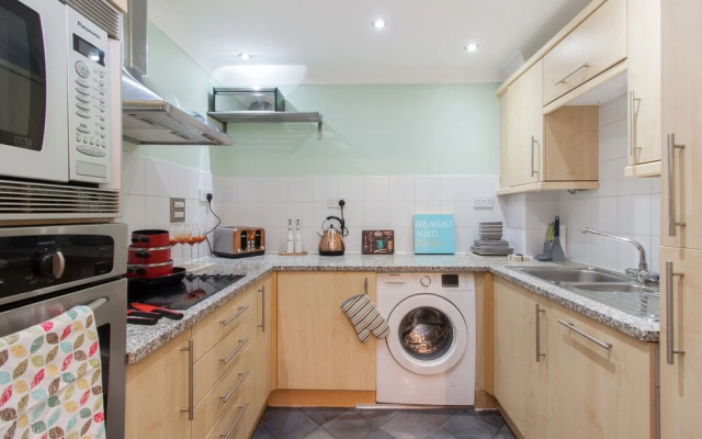 Canary Wharf Luxury River view apartment