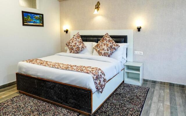 Click Sunburry Hotel Srinagar