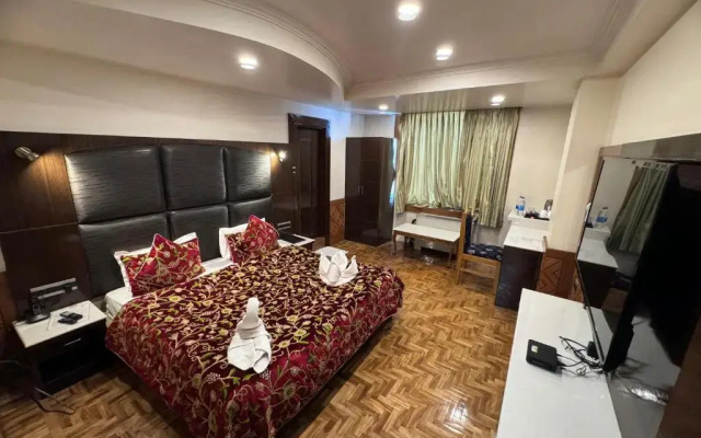 Opera Inn by OYO Rooms