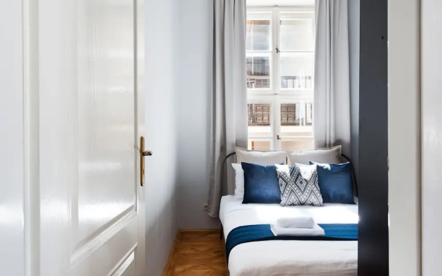 Square Apartment by Loft Affair