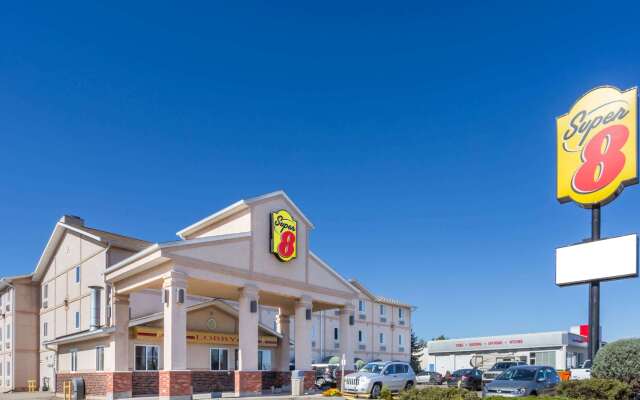 Super 8 by Wyndham Moose Jaw SK