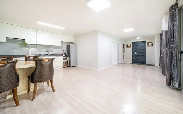 Goseong Araenmaru Pension