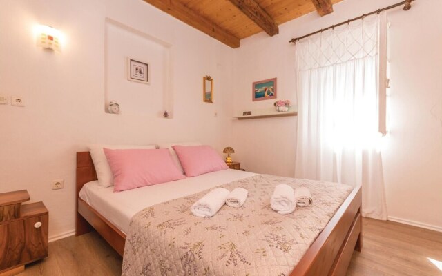 Beautiful Home in Zdrelac With Wifi and 1 Bedrooms