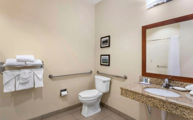 Comfort Inn & Suites