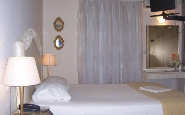 Hotel Queens Leriotis