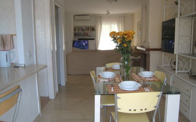 Beautiful Town House With Air Conditioning In Secure Urbanisation Internet