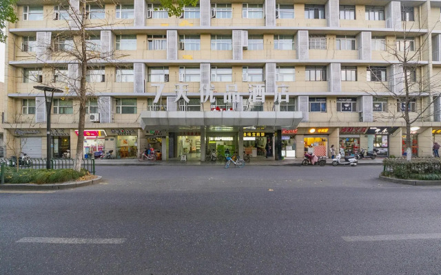 Super 8 Hotel