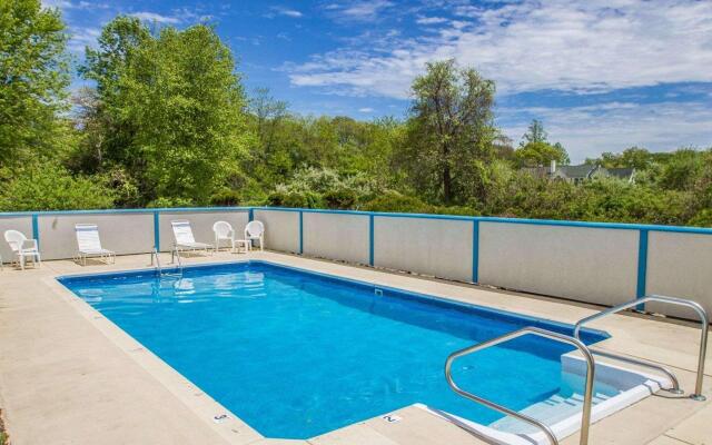 Econo Lodge Inn & Suites Old Saybrook Westbrook