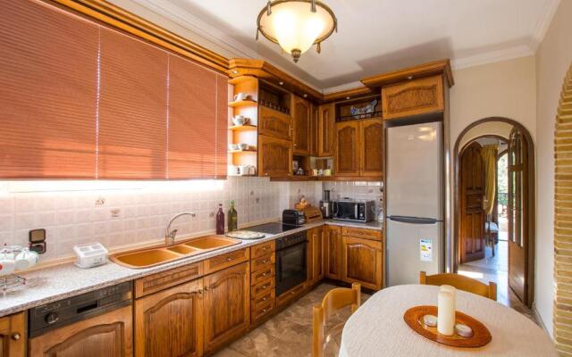 Paradise Bar Luxury Apartments
