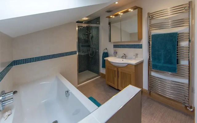 Stunningviews-privacy-hiking-sleeps8-wifi
