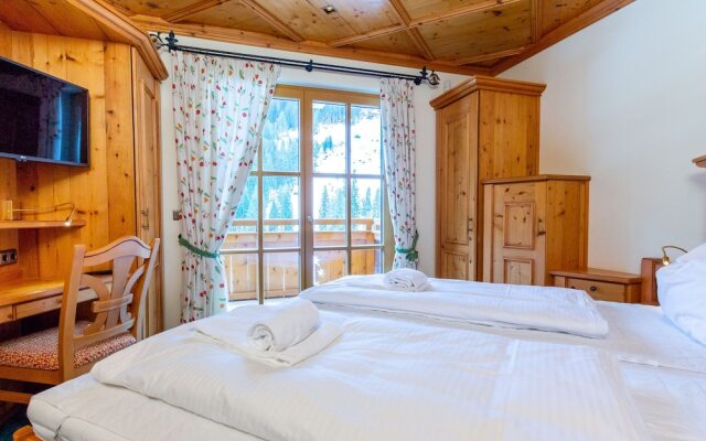 Luxurious Apartment in Saalbach-hinterglemm With Sauna