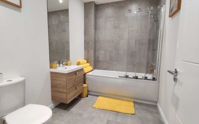 Stunning River View 2-bed Apartment in Perth