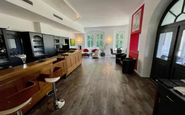 Hotel Und Restaurant Waldhaus