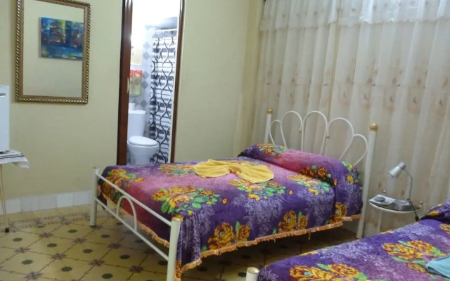 Hostal Colon 271