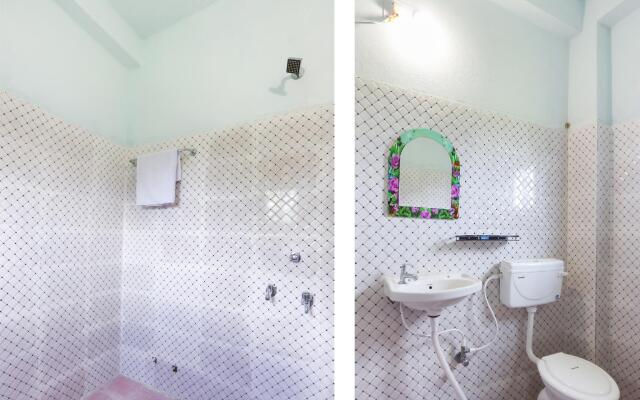 SPOT ON 61585 Patra Palace