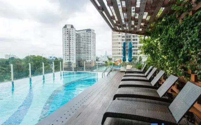Orchard Parkview Skyport Suites Apartments