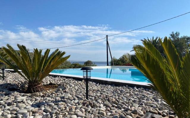 Relax Joy Villa - Easy Beach Access 150m Away
