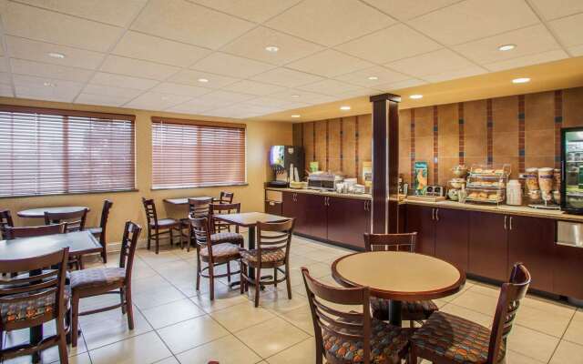Quality Inn and Suites St Charles - West Chicago
