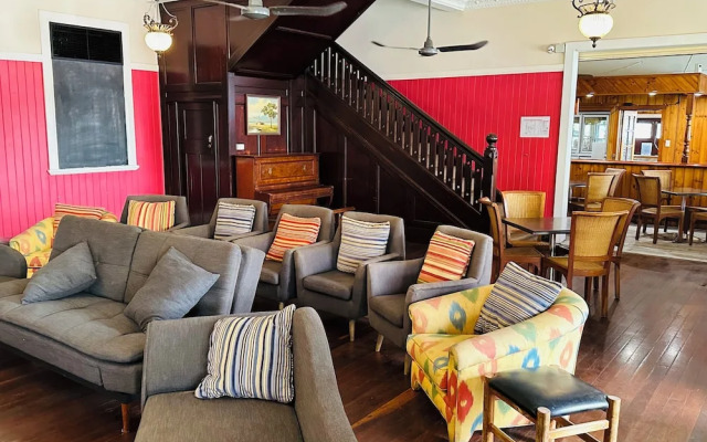 Mossman Exchange & Backpacker Resort