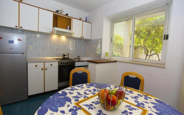 Apartments with a parking space Podgora, Makarska - 12816
